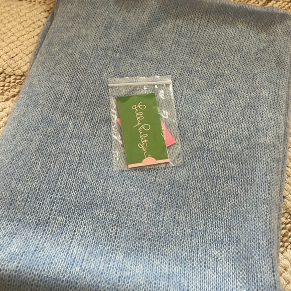 Lilly Pulitzer NWT Folie 100% Cashmere Drop Wrap Light Heathered Blue - Picture 1 of 4